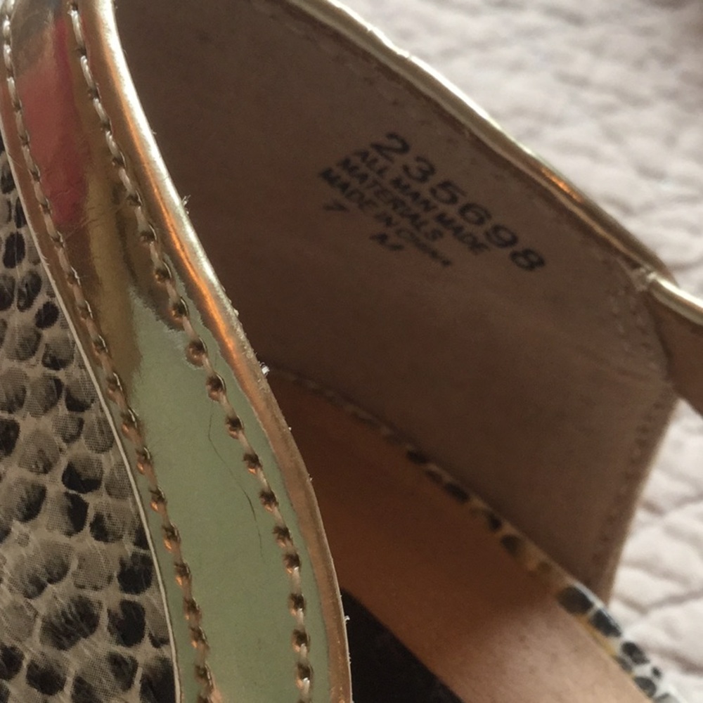 Theme Shoes - Picture 4 of 7
